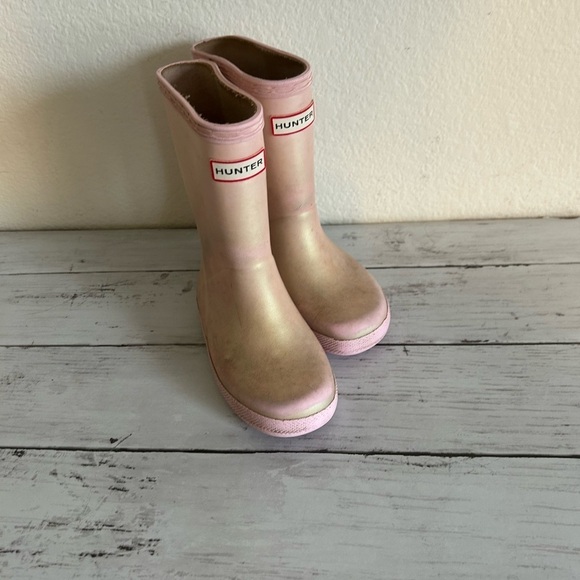 Hunter youth, size 8 pink rain boots - Picture 2 of 7